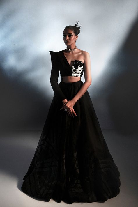 Designed to reflect the modern independent woman, Zuria Dor lehengas are made using the highest levels of craftsmanship. Indian Outfits Modern, Engagement Gowns, Trendy Outfits Indian, Indian Outfits Lehenga, Lehenga Designs Simple, Organza Skirt, Traditional Indian Outfits, Indian Dresses Traditional, Indian Bridal Fashion