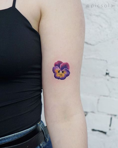 Ola | tattoo artist on Instagram: “A pansy flower for Beth, thank you! #pansytattoo #pansy #pansyflower” Pansy Tattoo, Violet Flower Tattoos, Tortoise Tattoo, Violet Tattoo, Mini Orquideas, Beautiful Flower Tattoos, Pansy Flower, Make Tattoo, Pansies Flowers