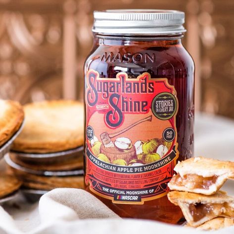 Find Sugarlands’ Shine and Spirits | Sugarlands Distilling Company Sugarlands Moonshine Recipes, Moonshine Cocktails, Vintage Cocktails, Moon Shine, Homemade Beer, Moonshine Recipes, Cocktails Recipes, Homemade Wine, Home Brewing