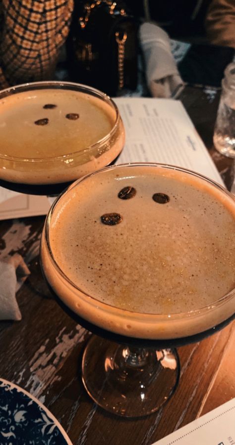 #expresso #drink Espresso Martini Instagram Story, Expresso Martini Aesthetic, Esspreso Martini Drink, Rita Core, Expresso Martinis, Martini Expresso, Scorpio Aesthetic, Expresso Martini, Yummy Cocktails