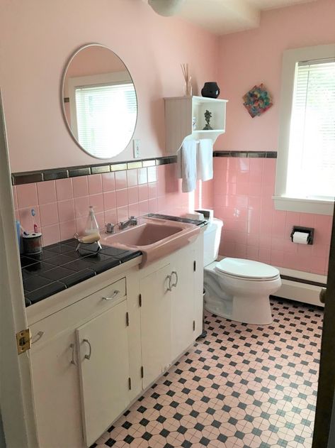 50s Bathroom Remodel, 1950s Bathroom Decor, Retro Bathroom Ideas, 50s Bathroom Decor, Moroccan Inspired Bathroom, 1950s Bathroom Remodel, 1950s Bathroom, Pink And Black Bathroom, Retro Pink Bathroom