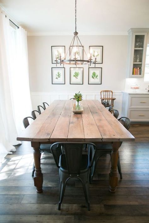 You don't have to have a large family to love these farmhouse style dining rooms, but if you do then you're in luck! Modern Farmhouse Dining Room Decor, Rustic Farmhouse Dining Room, Cabinets Handles, Smeg Kitchen, Modern Farmhouse Living Room Decor, Farmhouse Dining Rooms Decor, Modern Farmhouse Dining Room, Farmhouse Dining Room Table, Farmhouse Living Room Decor Ideas