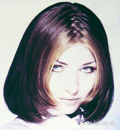 1996 bob with zigzag parting. 90s Zig Zag Part, 1996 Hairstyles, Zigzag Hair Part, Zig Zag Part Hair, Zigzag Part, Zig Zag Part, Simply Hairstyles, 90s Hair, Woman Personality