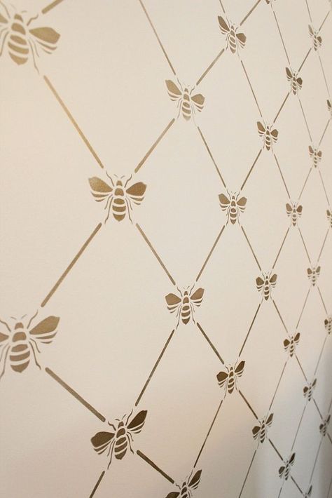 Very cute! Just not sure where i would do it? maybe the laundry room? if i ever have one of those... ? :) Trellis Stencil, Bee Stencil, Bee Nursery, Illustration Postcard, Stencil Ideas, Bee Inspired, Bee Decor, Hus Inspiration, Bee Art