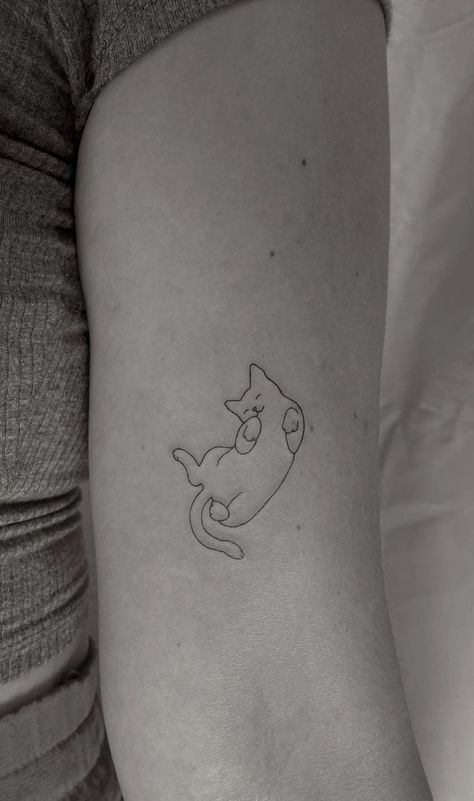 Tattoo studio Life Line Cat Tattoo Laying Down, Cat Ears And Nose Tattoo, Simple Pet Drawings, Fine Line Tattoo Minimalist Cat, Cat On Back Tattoo, Minimalistic Animal Tattoo, Small Cats Tattoos, British Shorthair Tattoo, Cat And Human Tattoo