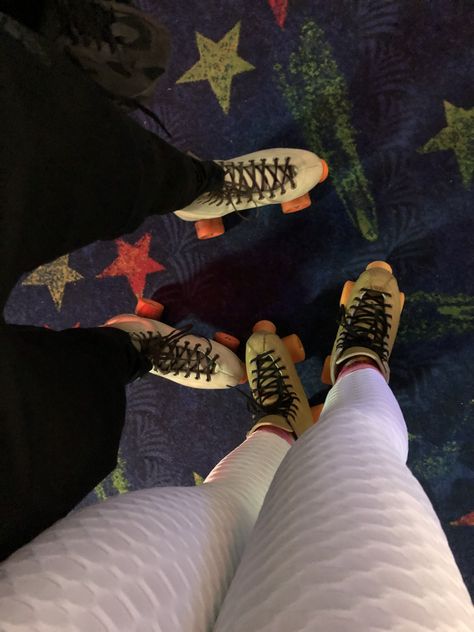 Roller Skating Dates, Roller Skating Couple Aesthetic, Rollerskating Couple, Roller Skating Date Aesthetic, Couples Roller Skating, Rollerskating Date, Roller Skate Couple, Roller Skating Couple, Roller Skating Date