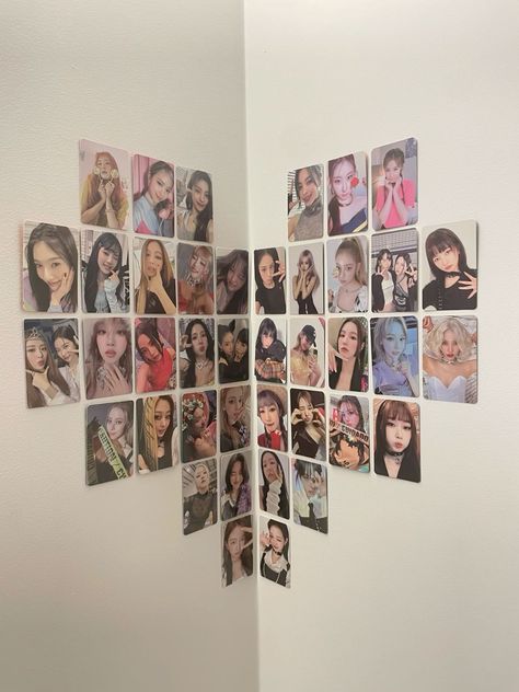 photocard heart Photo Card Decoration Ideas Kpop, Kpop Poster Arrangement Ideas, Pinterest Room Decor Ideas, Photocard Heart On Wall, Photocard Room Decor, Kpop Photocards Ideas, Room Decor Kpop Aesthetic, Photocard Display Ideas, Kpop Room Ideas Posters