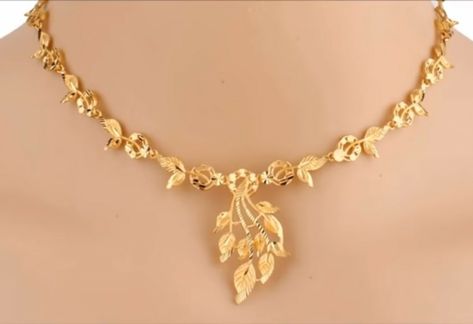 Nekles Design, Arabic Gold Necklace Designs, Gold Necklace Set Simple, Wedding Jewelry Sets Bridal Jewellery, Neck Pieces Jewelry, Gold Jewelry Simple Necklace, Gold Bridal Jewellery Sets, Gold Necklace Simple, Gold Jewelry Stores