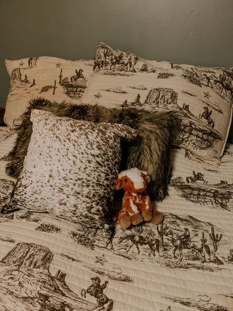 Old Western Bedroom, Western Bed Sheets, Western Headboard, White Wood Bed, Western Bed, Western Bedroom Decor, Western Bedroom, Bed Spread, Western Lifestyle