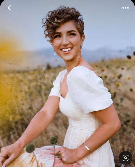 Pixie Wedding Hair, Wedding Updos For Short Hair, Short Bridal Hair, Updos For Short Hair, Short Hair Bride, Chic Short Haircuts, Pixie Bob Haircut, Wedding Updos, Really Short Hair