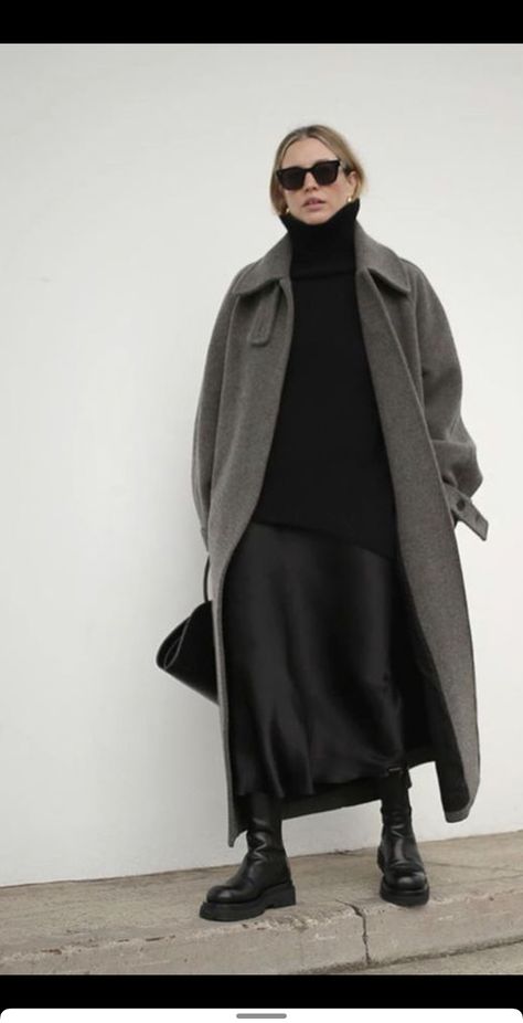 Winter Minimalist Outfit, Minimalista Sikk, Svarta Outfits, Vinter Mode Outfits, Winter Aesthetics, Travel Fits, Minimalist Moda, 5 Outfits, Trending On Pinterest