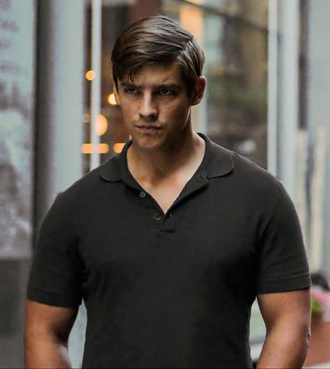 Benton Thwaites, Night Wing, Titans Tv Series, Brenton Thwaites, Bi Panic, Australian Actors, Bat Family, Dylan O'brien, Nightwing