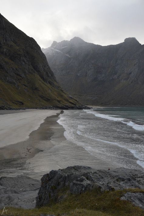 Lofoten Islands, Mountain Photography, Winter Pictures, Beach Landscape, Lofoten, Landscape Pictures, Beautiful View, Nature Aesthetic, Pretty Places