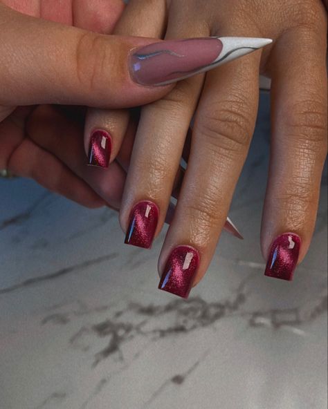 Short Square Red Nail Designs, Short Square Cat Eye Nails, Cat Eye Square Nails, Short Coffin Red Nails, Cat Eye French Tip Nails Square, Cat Eye Nails Square, Square Cat Eye Nails, Red Cat Eye Nails Design, Short Cat Eye Nails