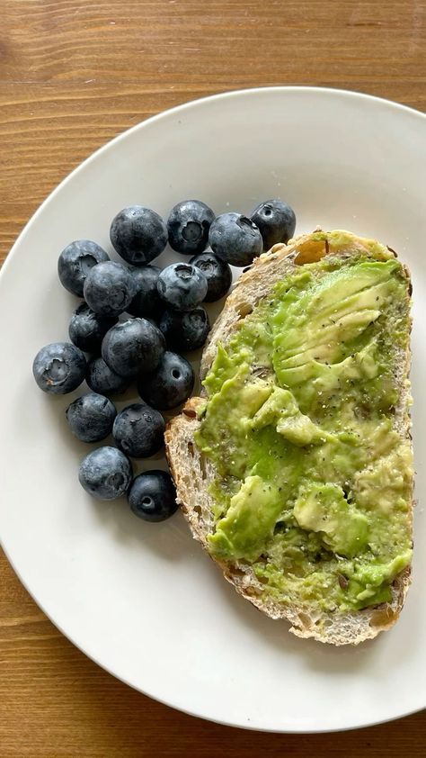 Avocado Recipes Toast, Avocado Breakfast Aesthetic, Eat Healthy Aesthetic, Avocado Toast Recipe Healthy, Aesthetic Avocado Toast, Food Breakfast Aesthetic, Avocado Toast Aesthetic, Avocado Toast Ideas, Avocado Aesthetic