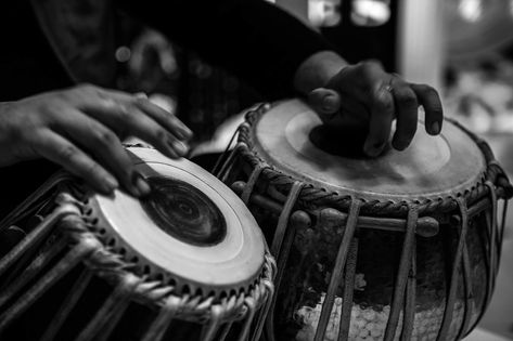 indian classical dance form "kathak" Tabla Instrument Photography, Indian Musical Instruments Photography, Hindustani Classical Music Aesthetic, Indian Instruments Aesthetic, Indian Music Aesthetic, Indian Classical Dance Aesthetic, Tabla Painting, Indian Classical Instruments, Indian Classical Music Aesthetic