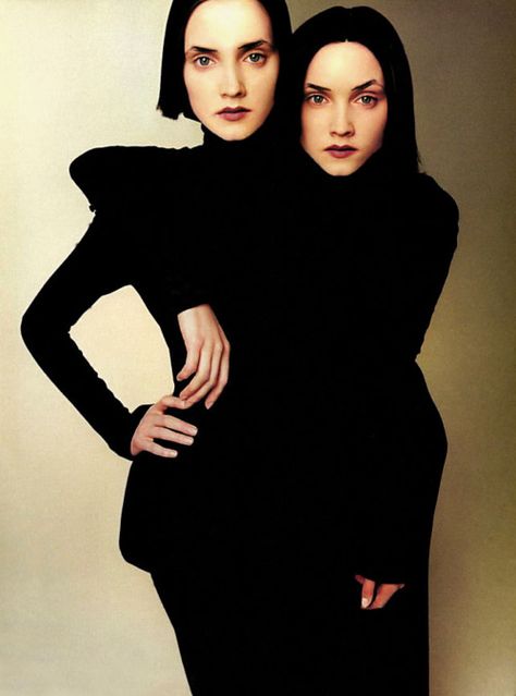 Alexandra Egorova and Lida Egorova in John Galliano photographed by Satoshi Saikusa for Jane Magazine, August 1998. Twins Posing, Twin Models, Twins Fashion, Foto Glamour, Diane Arbus, Robert Mapplethorpe, Ange Demon, Poses References, Foto Art