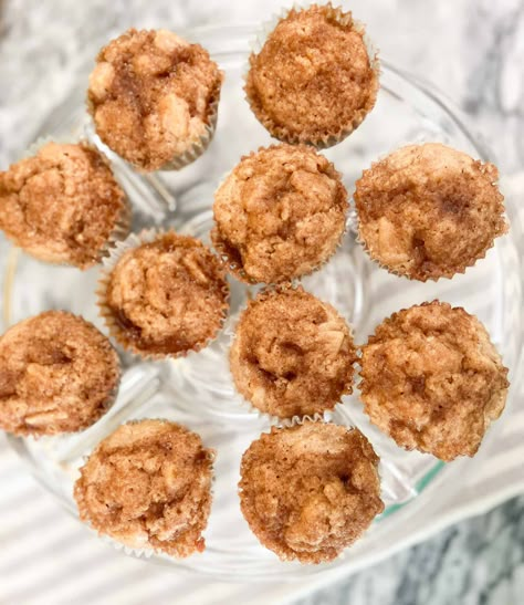 Are you looking for a delicious way to use up that sourdough discard? Look no further than these delightful Sourdough Discard Cinnamon Apple Muffins! Buttermilk Sourdough, Freezer Biscuits, Recipe For Buttermilk, Muffins Cinnamon, Sourdough Muffins, Frozen Biscuits, Applesauce Muffins, Dough Starter, Sourdough Starter Discard Recipe