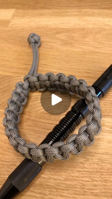 Paracord Bracelet Tutorial Step By Step, How To Make A Paracord Bracelet, Craft Knots, Paracord Projects Tutorials, End Bracelet, Paracord Bracelet Designs, Paracord Crafts, Paracord Projects Diy, Paracord Bracelet Patterns