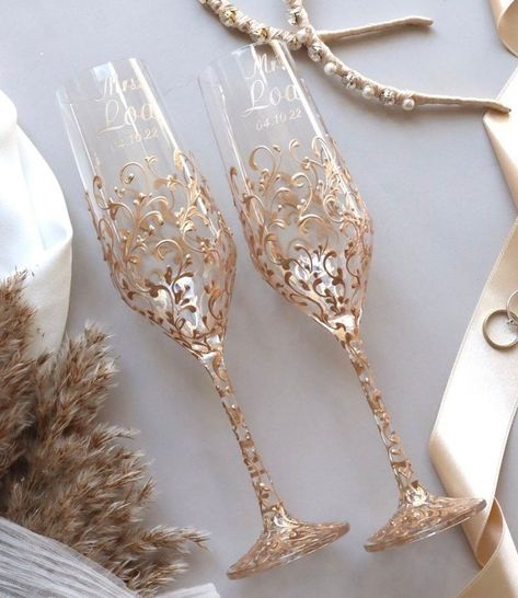 Personalized Wedding Glasses, Custom Champagne Glasses, Book Ring, Unique Wedding Colors, Champagne Toasting Flutes, Toasting Flutes Wedding, Wedding Flutes, Gold Wedding Theme, Unity Candle Sets