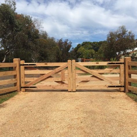 Property Fence, Farm Gates Entrance, Diy Gate, Wood Fence Gates, Wood Gates, Brick Driveway, Farm Entrance, Wooden Gates Driveway, Ranch Gates