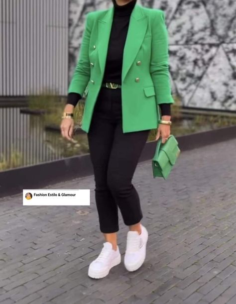 Outfits Saco Verde, Blazer Verde Limon Outfit, Saco Verde Mujer Outfit Casual, Outfits Con Blazer Verde, Green Blazer Outfit Work, Blazer Verde Outfits Mujer, Look Blazer Verde, Green Blazer Outfits, Green Blazer Outfits For Women