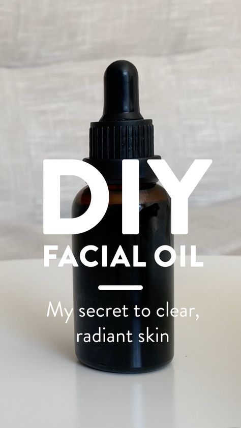 DIY Facial oil - LAurenrdaniels - My secret to clear skin! Black Seed Oil For Face, Skin Oil Diy, Face Oil Diy, Diy Facial Oil, Diy Face Oil, Diy Face Serum Recipe, Face Oil Recipe, Diy Anti Aging Serum, Diy Cleanser