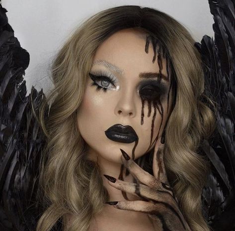 Dramatic Dark Eye Makeup, Dark Halloween Makeup, Dark Angel Makeup, Dark Angel Halloween Costume, Angel Halloween Makeup, Demon Halloween Costume, Halloween Smink, Halloween Costumes Women Scary, Demon Makeup