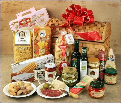 A Taste of Italy fine gourmet gifts Game Night Gift Basket, Client Gift Baskets, Italian Gift Baskets, Hommade Gifts, Game Night Gift, Italian Gourmet, Raffle Basket, Italian Gifts, Italy Gift