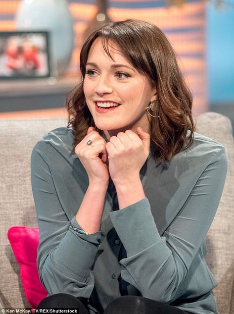 30s Aesthetic, Charlotte Ritchie, Call The Midwife, Beautiful Creatures, Comedians, Hair Cuts, Turtle Neck, Actresses, Celebrities