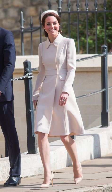 Kate Middleton Catherine Walker Coat on Easter | POPSUGAR Fashion Kate Middleton Easter, Ducesa Kate, Duchesse Kate, Cute Winter Coats, Düşes Kate, Princesse Kate Middleton, Looks Kate Middleton, Catherine Walker, Kate Middleton Outfits