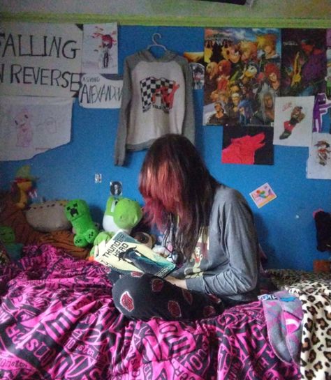 Scene Kid Room, Emo Bedroom, Emo Room, Emo 2000s, Scene Room, Scene Bedroom, Scene Queens, 2000s Nostalgia, Rawr Xd