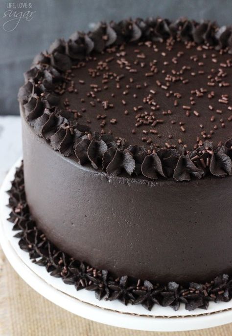 Best Moist Chocolate Cake - such an easy chocolate cake to make! Triple Layer Chocolate Cake, Best Moist Chocolate Cake, Chocolate Cake Recipe Moist, Amazing Chocolate Cake Recipe, Decoration Patisserie, Homemade Chocolate Cake, Cake Mixes, Smooth Cake, Duncan Hines