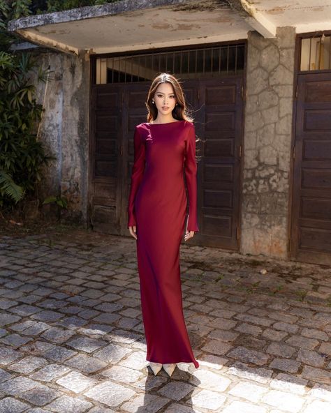 Prom Dress Dark Red, Silk Dress Prom, Red Dress Wedding, Dark Red Dress, Simple Maxi Dress, Simple Maxi, Prom Dresses Elegant, Evening Dresses Elegant, Special Occasion Dresses