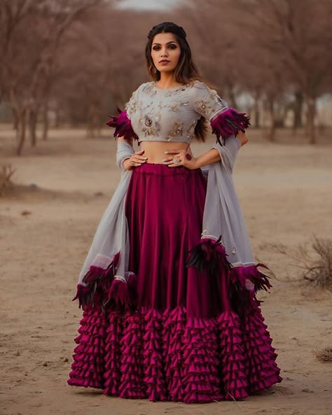 Fabulous Outfits for the Bride’s & Groom’s Sister to get that Awesome look following each functions of the Wedding! Dress For Marriage Function, Dress For Marriage, Casual Gown, Orang India, Marriage Function, Lehenga Choli Designs, Lehenga Pattern, Function Dresses, Choli Dress