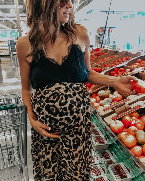 4 Ways to Upgrade your Wardrobe using Pieces You already Own - Shalice Noel #fashion #ootd Pregnancy Dresses Summer, Prego Outfits, Summer Maternity Fashion, Trendy Maternity Outfits, Baby Bump Style, Preggo Fashion, Maternity Chic, Cute Maternity Outfits, Stylish Maternity Outfits