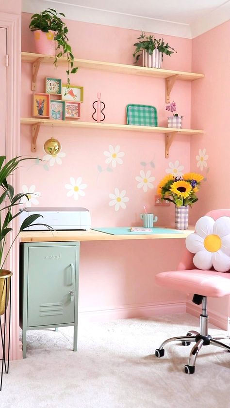 Pink office Colorful Office Space, Bureau D'art, Pink Home Office, Desain Furnitur Modern, Pink Office, Kids Bedroom Designs, Pastel House, Interiors Inspiration, Cactus Pot