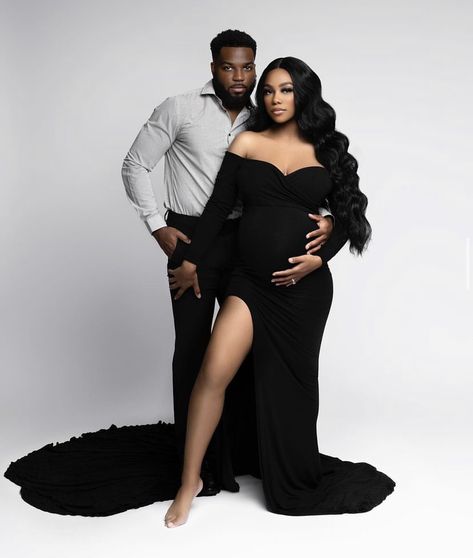 Vogue Maternity Photography, Black Maternity Pictures Outfits, Black Tie Maternity Shoot, Elegant Maternity Shoot With Husband, All Black Maternity Shoot, Couple Maternity Poses, Maternity Shoot Outfit, Studio Maternity Shoot, Maternity Picture Outfits