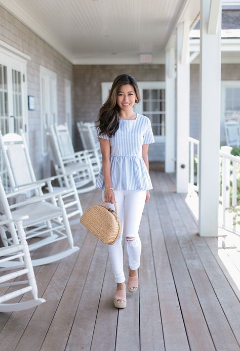 nantucket cape cod summer outfit seersucker top white jeans wedges Festival Grunge, Outfit With Wedges, Seersucker Top, Jeans And Wedges, Extra Petite, Wine Food, Grunge Girl, Outfit Trends, Aesthetic Dark