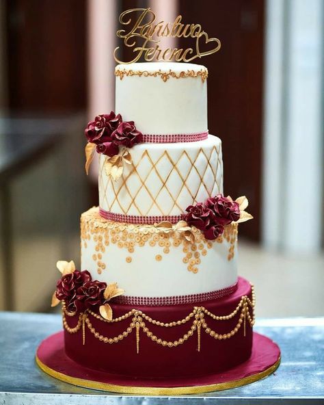 New Cake Designs Unique, Cake Quinceanera, Red Wedding Cake, White And Gold Wedding Cake, Quince Cakes, Wedding Cake Setting, Quince Cake, Burgundy Wedding Cake, Rose Gold Wedding Cakes