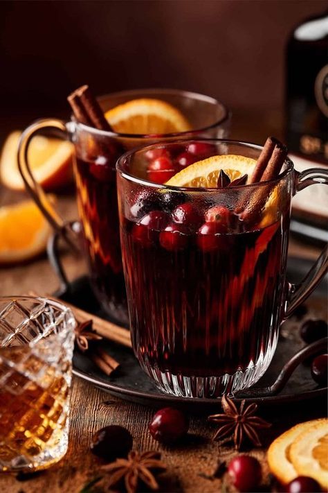 Cozy Fall Drinks, Swedish Cuisine, Mulled Wine Recipe, Cheap Wine, Winter Drinks, Fall Drinks, Fresh Cranberries, Wine Parties, Mulled Wine