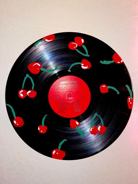 Record Disk Painting, Vinyl Paintings Easy, Record Design Ideas, Things To Paint On Records, Vinyl Painting Ideas Easy, Cd Painting Aesthetic Vintage, Old Records Crafts, Painting On Records Vinyls, Records Painted