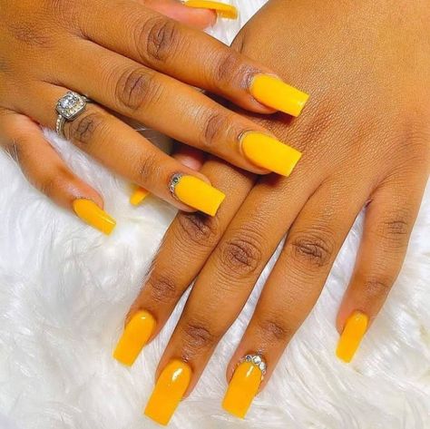 Winter Yellow Nails, Yellow Mustard Nails, Mustard Yellow Nail Art, Mustard Yellow Nails Designs, Mustard Nails Design, Yellow Autumn Nails, Mustard Yellow Nails, Mustard Nails, Yellow Nail Art