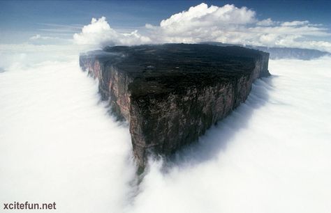 Mount Roraima Monte Roraima, Mount Roraima, Magic Places, Socotra, Alesund, The Lost World, Pamukkale, Breathtaking Places, Halong Bay