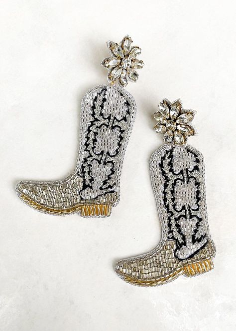 Boot Earrings, Modern Cowgirl, Country Music Concerts, Queen Earrings, Horse Earrings, Kacey Musgraves, Rodeo Queen, Country Singer, Beautiful Beadwork