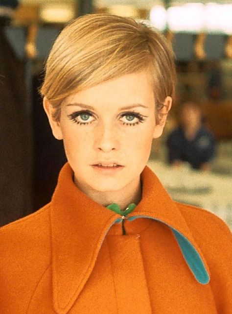 Twiggy costume Twiggy Haircut, Twiggy Lawson, Twiggy Hair, 1960s Twiggy, 60s Hairstyles, 60s Fashion Trends, Most Popular Halloween Costumes, Colleen Corby, Twiggy Fashion