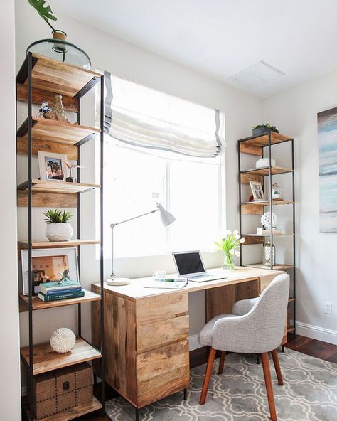 Reclaimed wood in home decor inspired by fashion blogger Aimee Song's kitchen breakfast nook reclaimed wood banquette and crystal chandelier. Office Nooks, Mesa Home Office, Industrial Home Offices, Interior Kantor, Smart Tiles, Office Nook, Office Guest Room, Decor Ikea, Guest Room Office