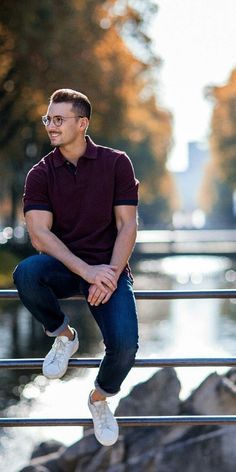 street style looks f Cool Outfits For Guys, Mens Photoshoot Poses, Male Models Poses, Portrait Photography Men, Men Photoshoot, Man Photography, Mens Fashion Blog, Men Photography, Mens Fashion Photography