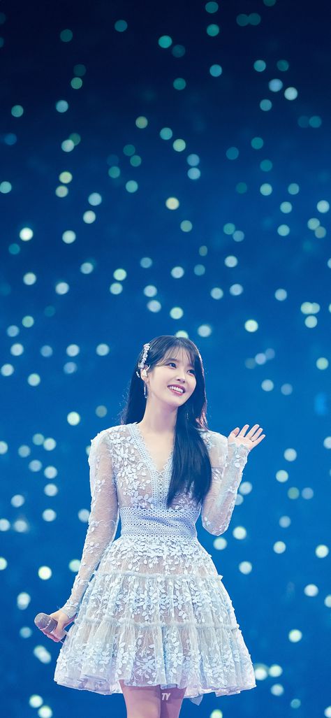 Iu Her Concert, Iu Cute Pics, Iu Visual, Iu Background, Iu Wallpaper Hd, Lee Ji Eun Wallpaper, Iu Singing, Iu Queen, Iu Blueming