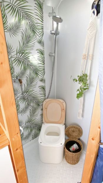 Portable Compost Toilet, Portable Toilet Ideas, Camper Toilet Ideas, Composting Outhouse, Toilet Covers Ideas, Diy Portable Toilet, Rv Toilet Paper, Compost Toilet, Portable Toilet For Camping